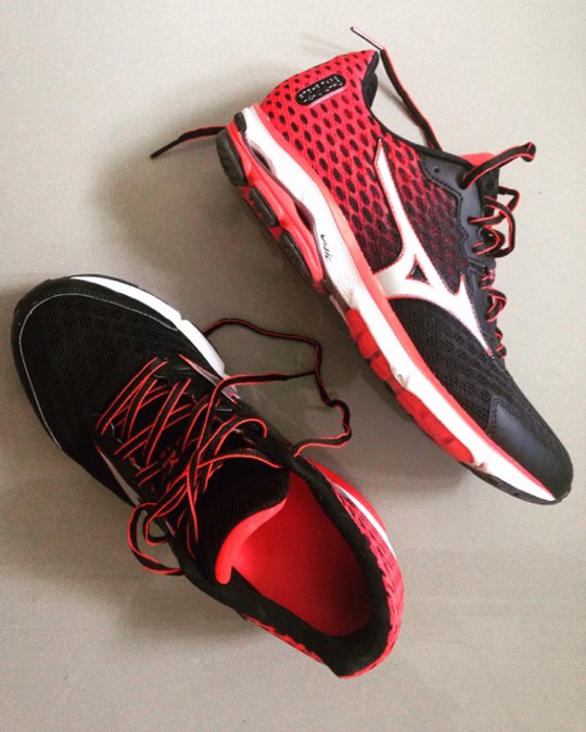 super test  running Mizuno wave 18