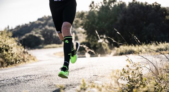 Chaussettes et manchons de compression pour le running : pour ou