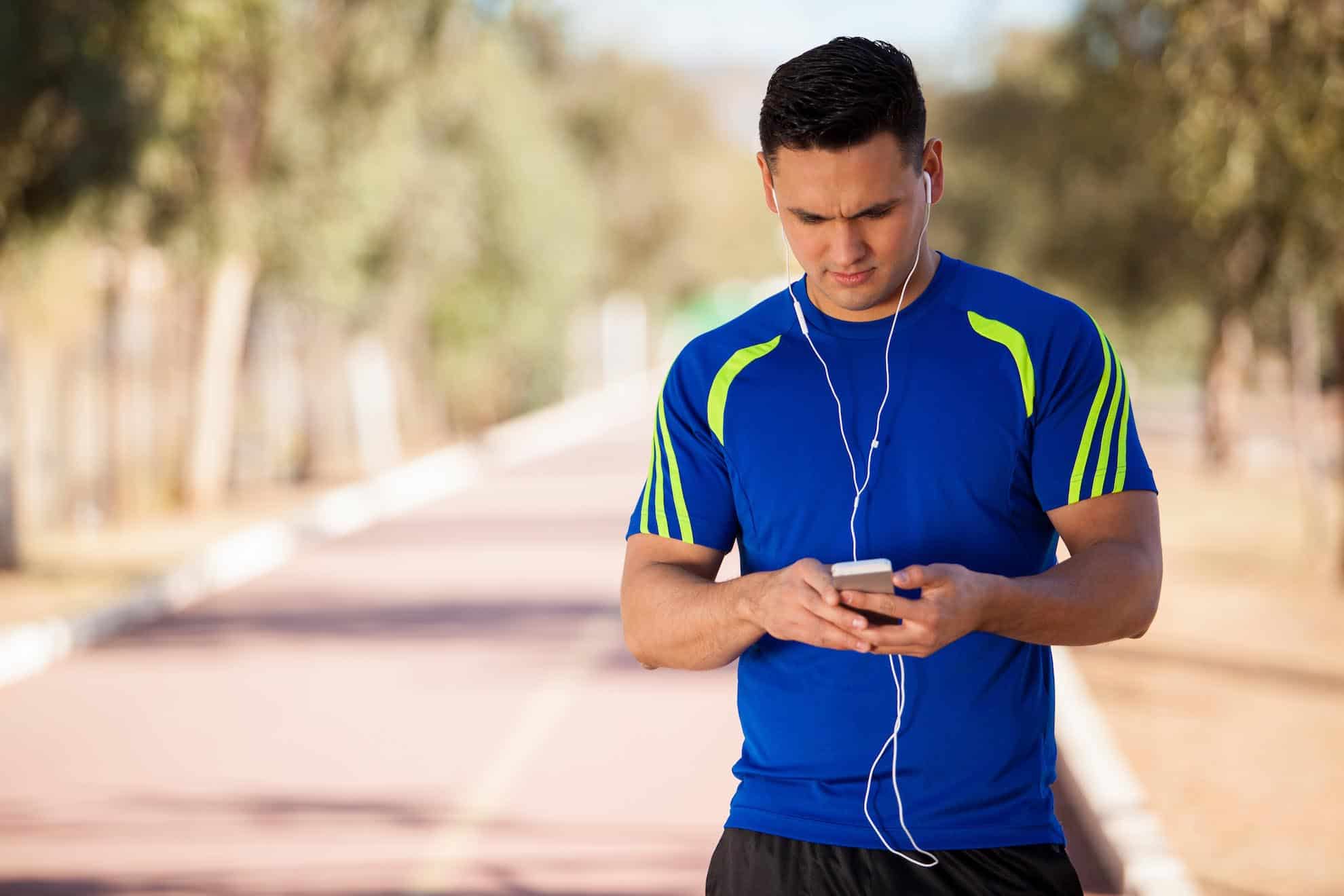 Stracić na wadze między 3 a 5 kg dzięki marszom, 3 treningi tygodniowo przez 8 tygodni.