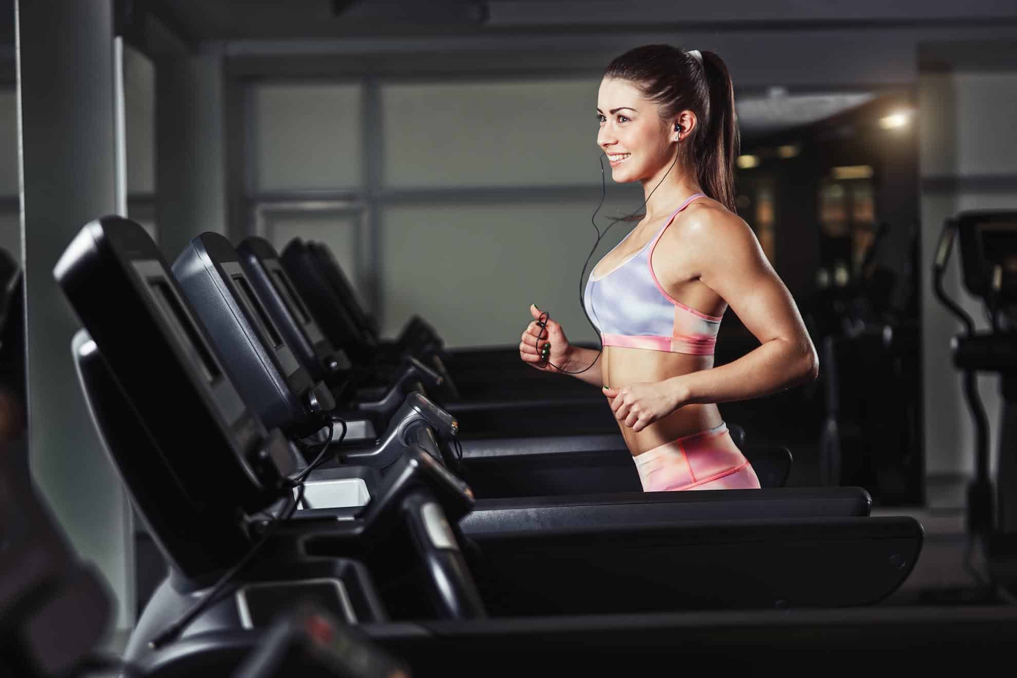 Zadebiutować w sporcie dzięki biegom na bieżni mechanicznej, 1 tren....